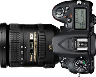 Nikon D7100 + 18-200mm